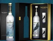 Водка НЕРПА ГОЛД 0,7 л ПУ (+2 стопки (черная)) 4820474